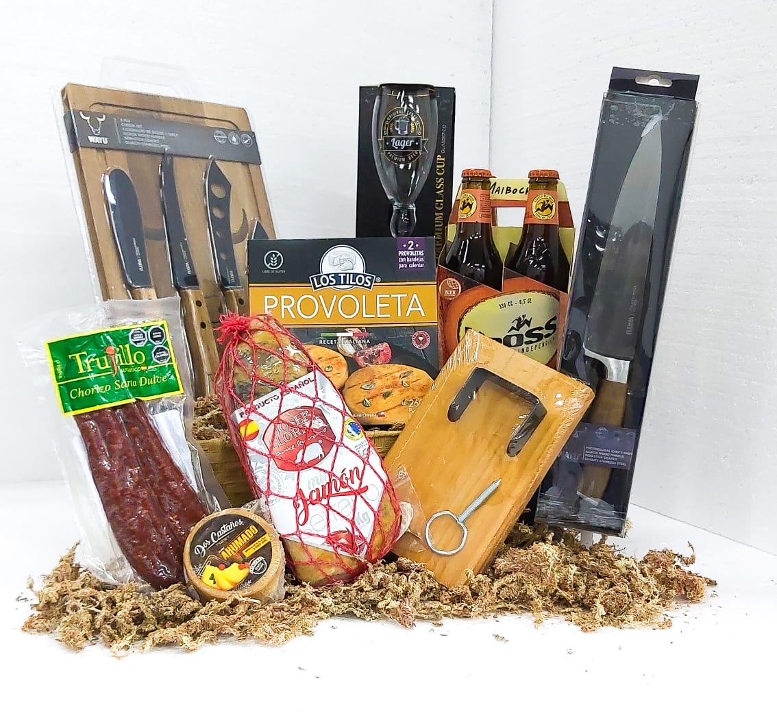 Chorizo Sarta Dulce, Pack de Cervezas, Provoleta, Kit Serrano, Copa Cervecera, Cuchillo de Acero, Kit de Cuchilllos y Queso Ahum