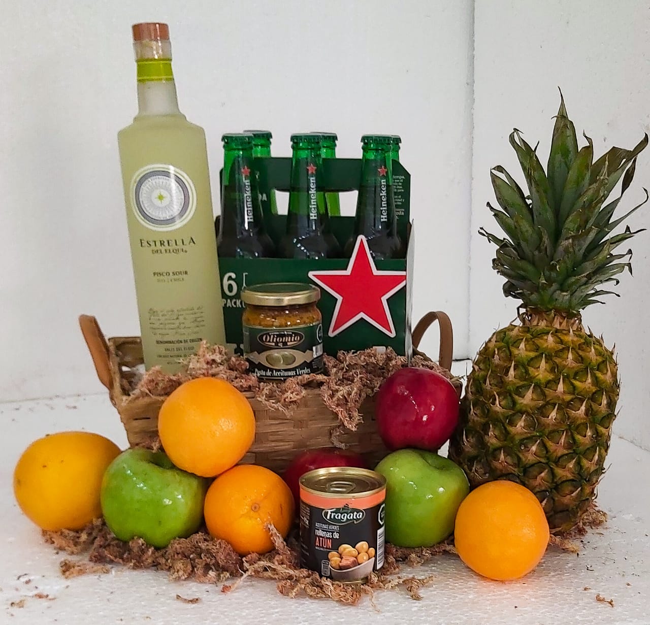 Pisco, Pack de Cervezas, Aceitunas Verdes, Aceitunas Rellenas y Frutas