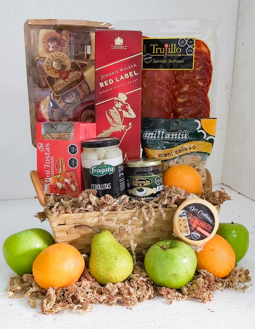 Whisky. Frutas, Tabla de Quesos, Surtido Serrano, Tostadas, Mani, Salsa, Vasos de Cristal