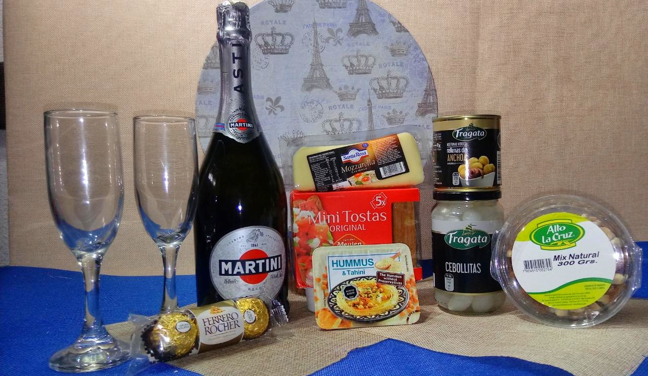 Martini, Copas, Queso, Hummus, Anchoas, Tostadas y Más